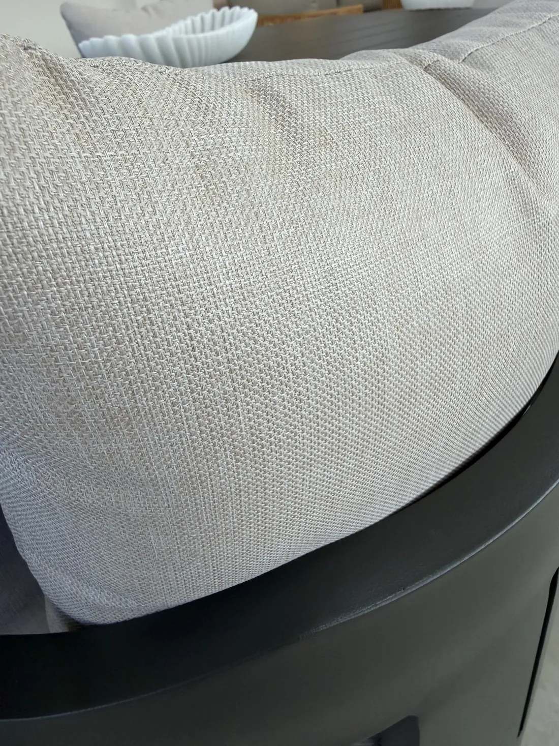 Textura do tecido Olefin em almofada de sofá Garmanii